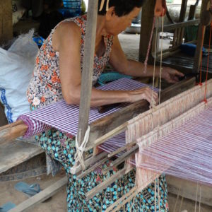Le travail des tisserandes de Kompong Cham (les gestes du métier)